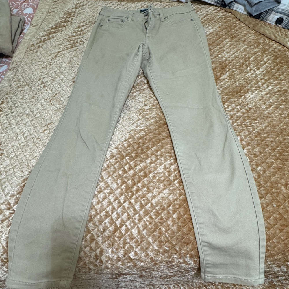 American Eagle women’s Khakis